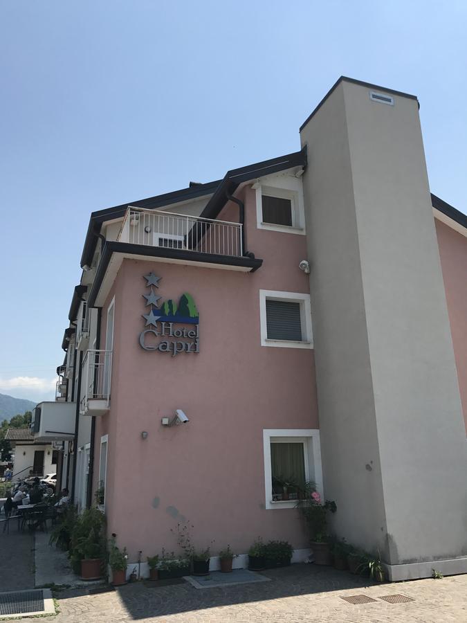 Hotel Capri Ponte nellʼAlpi Exteriör bild